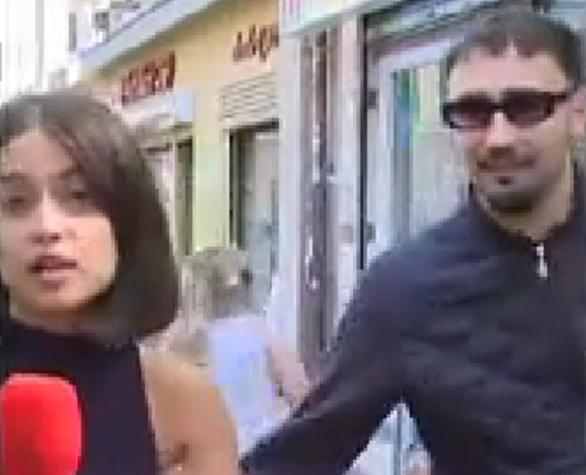 Inaceptable: Hombre le tocó el trasero a una periodista en pleno despacho en vivo en España
