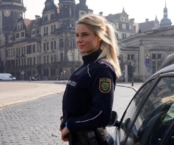 Le bloquean su cuenta en Tinder a mujer conocida como "la policía más sexy de Alemania"