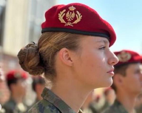 Con fusil en mano: Revelan primeras imágenes de la Princesa Leonor en su entrenamiento militar