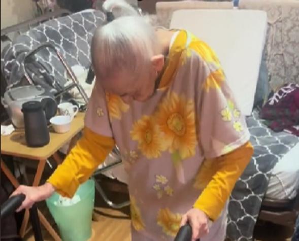 Mujer cumplió 99 años y celebró con entusiasta baile: Video es furor en las redes
