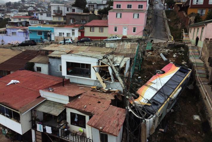 Confirman muerte de niña de 7 años tras desbarrancamiento de bus en Valparaíso