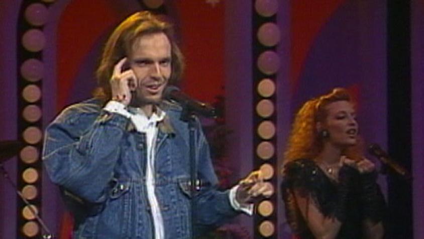 "Cómo un Lobo": Miguel Bosé y uno de sus grandes éxitos