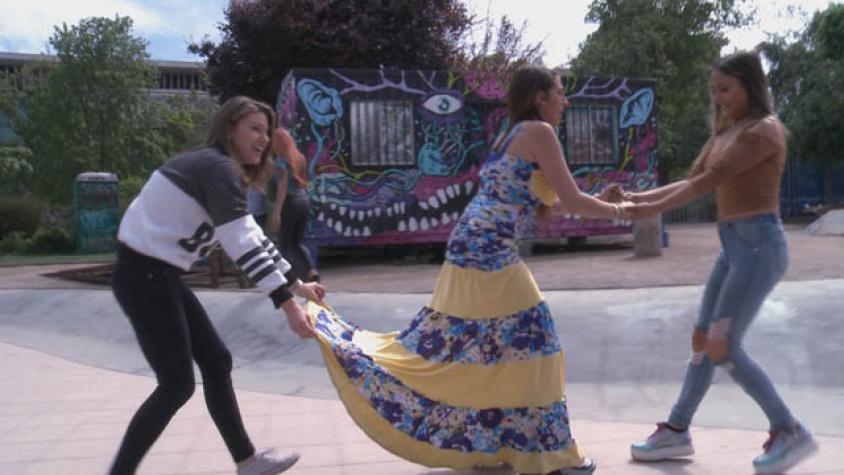 Perla y Michi aprendieron a patinar 