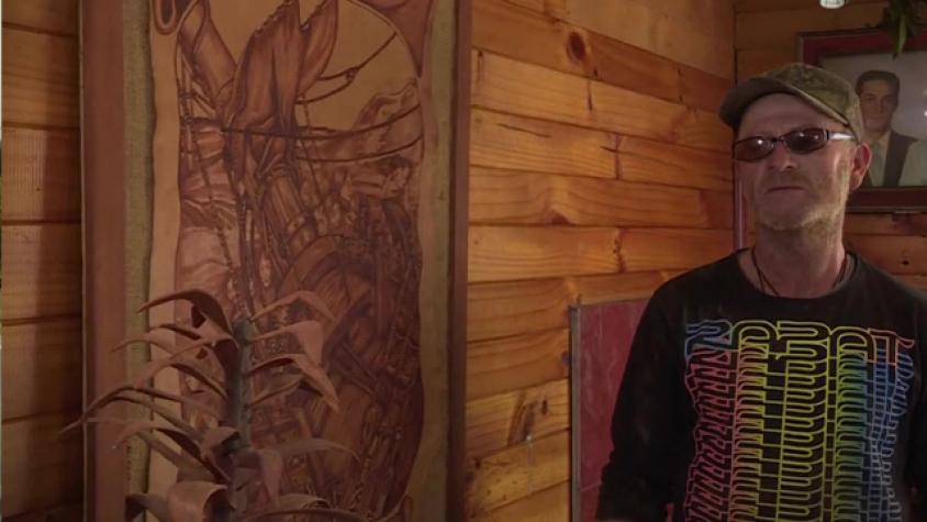 Pancho conoció la increíble casa de este artesano mapuche colorín