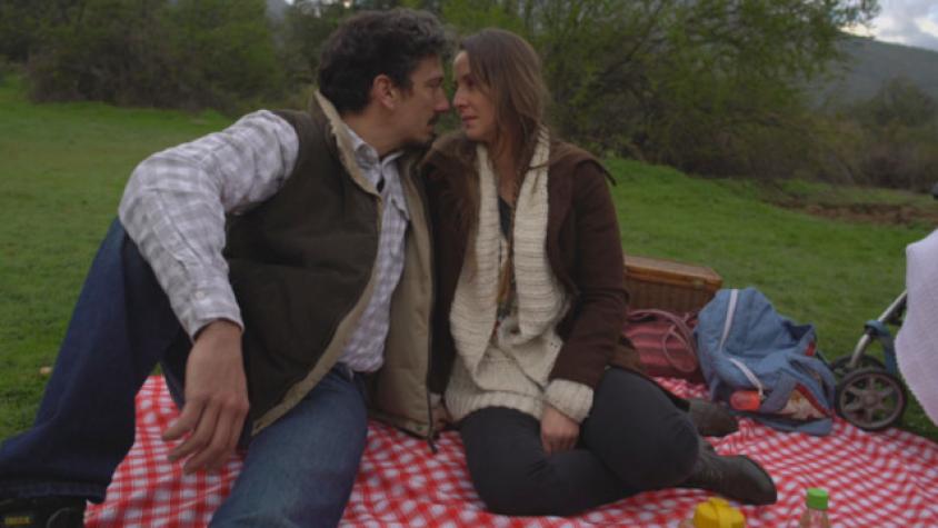 Adrián no tuvo compasión con Carmela y su hijo