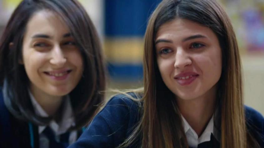 Las chicas pelearán por Meral en la escuela