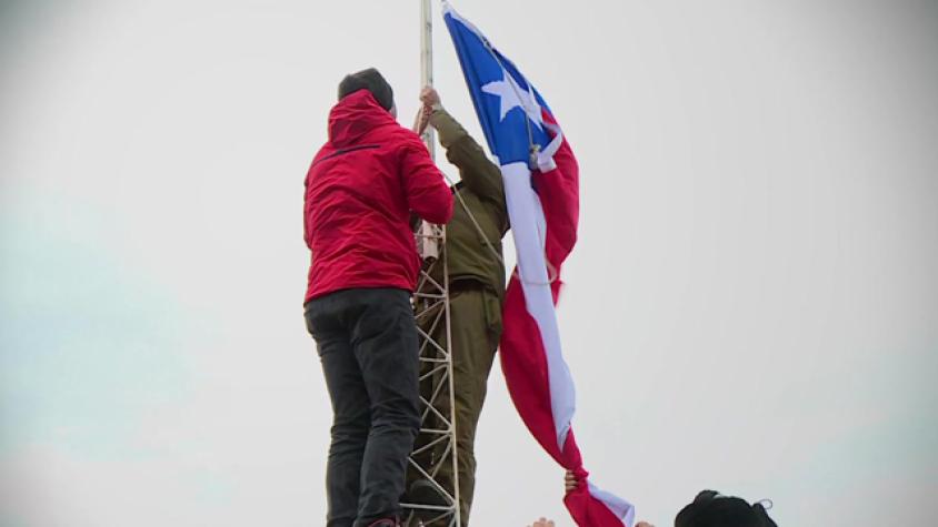 Pancho ayudó a cambiar nuestra bandera para que todos los turistas sepan que esto es territorio chileno
