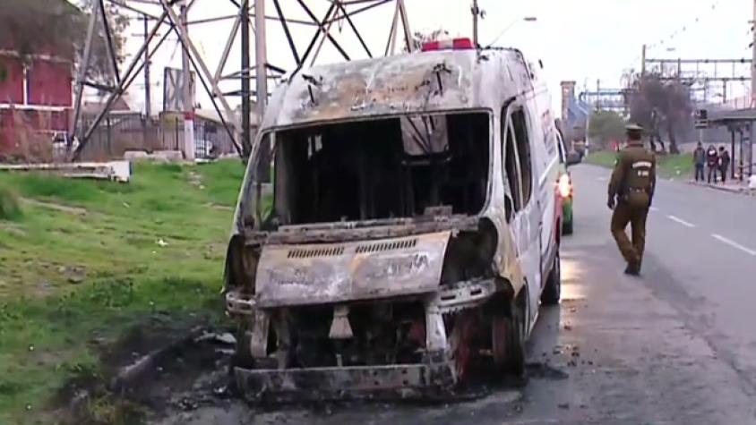 Delincuentes roban ambulancia y la queman