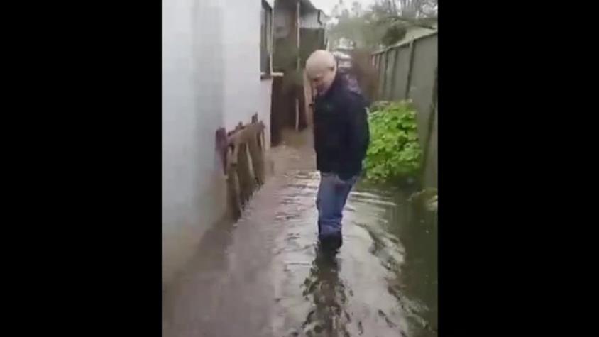 Mujer hace llamado de alerta por inundación de su casa en Collico