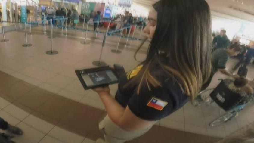 Así la PDI fiscaliza los antecedentes en el aeropuerto de Santiago