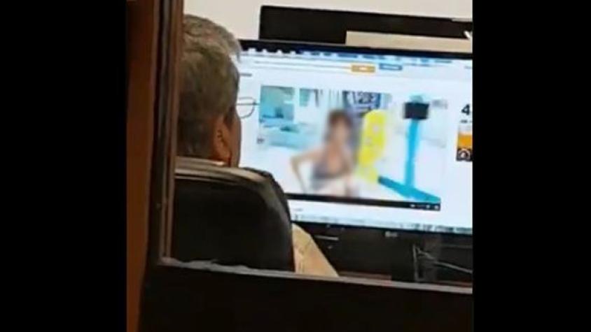 ¡Lo pillaron! Funcionario de juzgado miraba video erótico