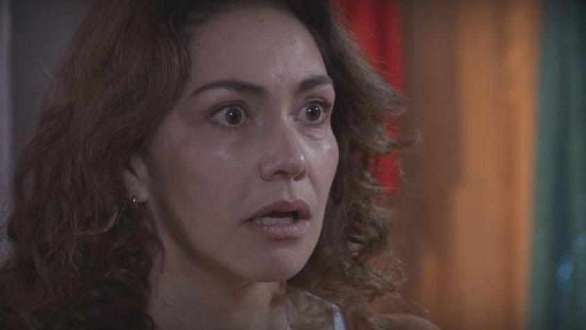 Carmen siguió a Karina a su lugar de trabajo