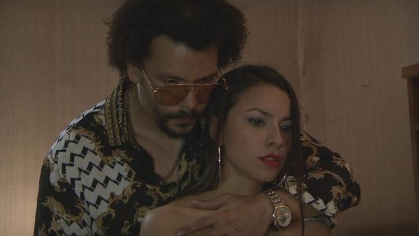 Karina se sumergió en la oscuridad del “acuario”