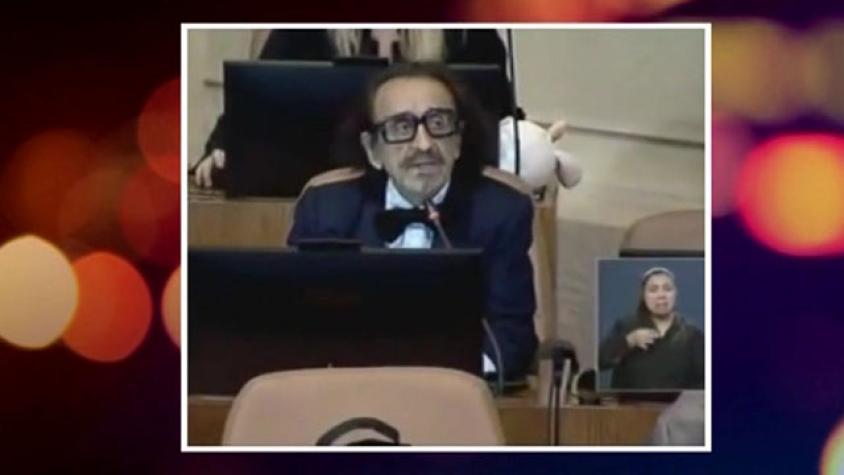 Florcita Alarcón es el protagonista del momento más insólito de la política chilena