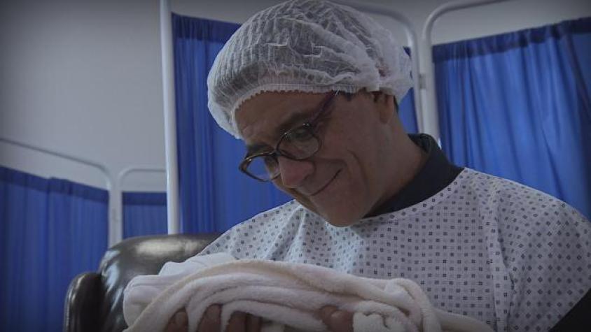 Gabriel visitó a su hija por primera vez