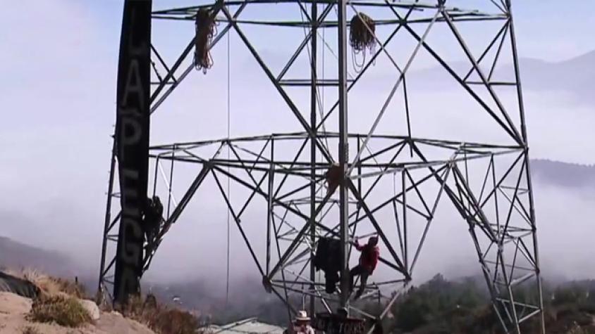 Manifestantes se toman torre de alta tensión en rechazo a proyecto energético