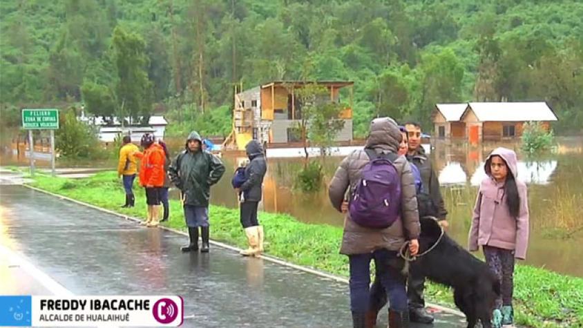 Casas anegadas, personas aisladas y cortes de caminos en Los Lagos
