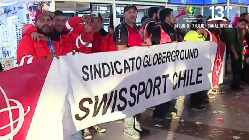 Huelga de trabajadores provoca alta congestión en el aeropuerto