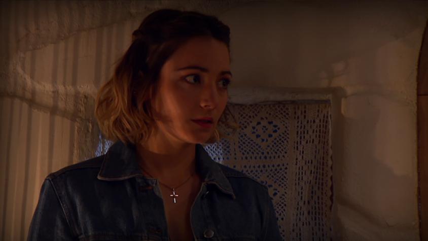 Adela  le pidió un gran favor a Clara