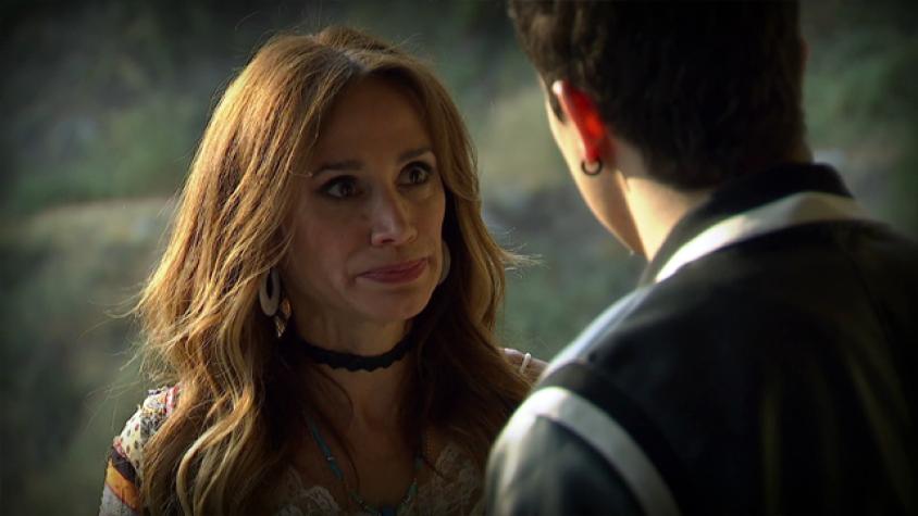 Angélica le pidió a su hijo no seguir trabajando con Juan 