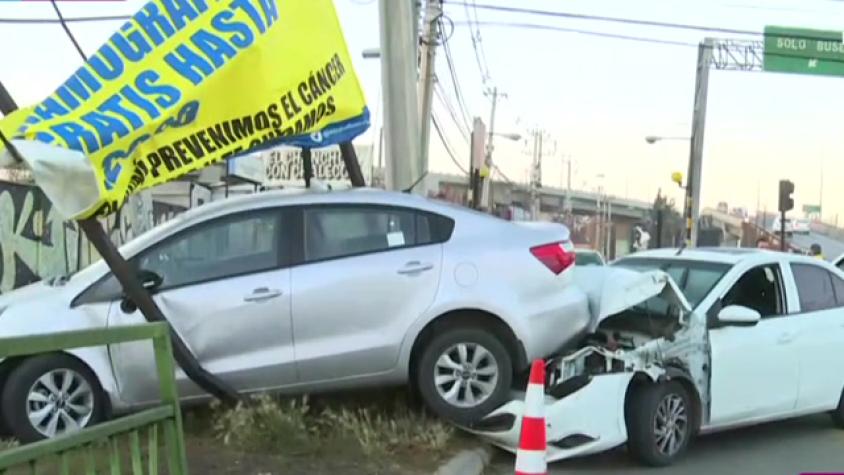 Un vehículo quedó debajo de otro tras colisionar