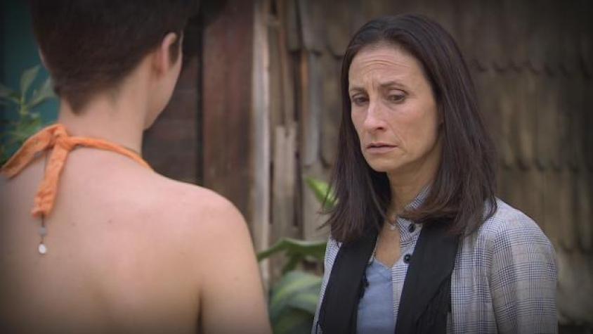 Clara supo de la relación poliamorosa de su hijo