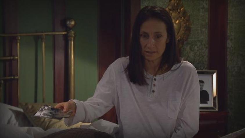 Clara encontró fotos de su pasado en la pieza de Juan