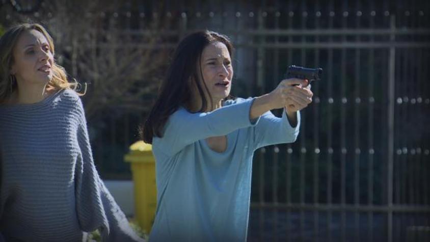 Clara enfrentó a sospechosos vigilantes