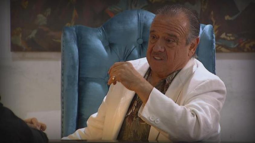 Francisco Javier está vigilando a Clara