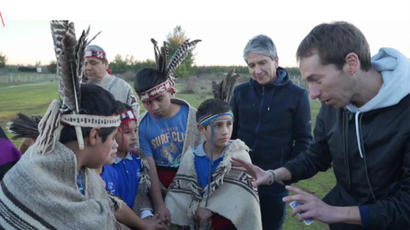 Jean Paul sorprendió con inédita magia a unos niños mapuches 