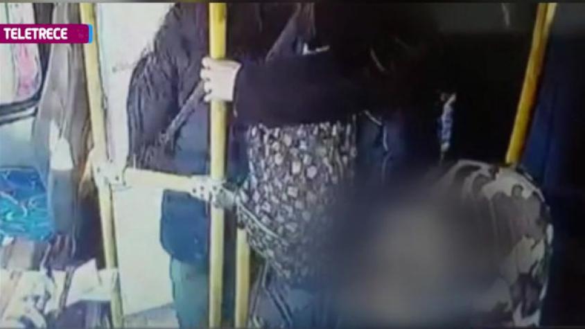 Chofer habría manoseado a joven en la micro