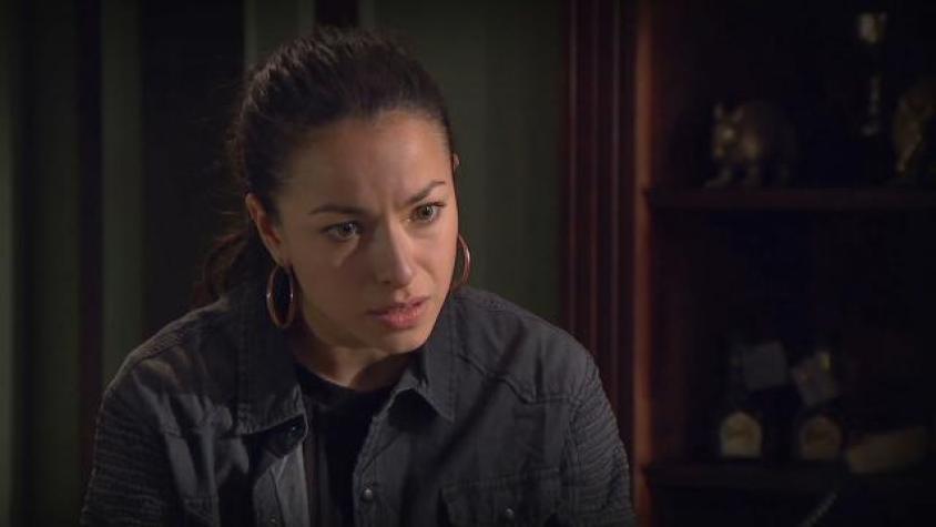 María desconfía de Clara