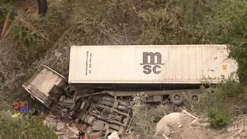 Chofer falleció tras desbarrancar su camión en Viña del Mar