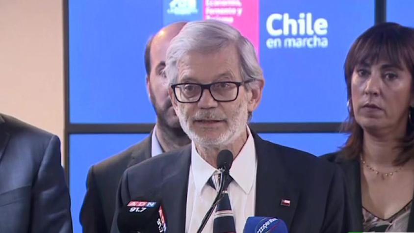 Ministro de economía pidió perdón por dichos tras alza de pasaje 