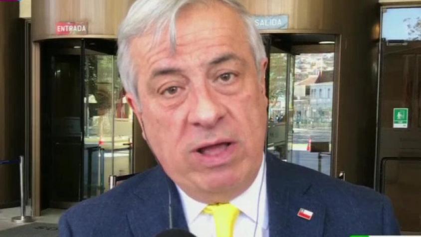 Ministro de Salud plantea la opción de fijar precios de los remedios