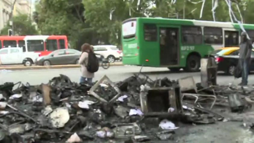 Así amaneció el centro de Santiago tras la jornada de protestas