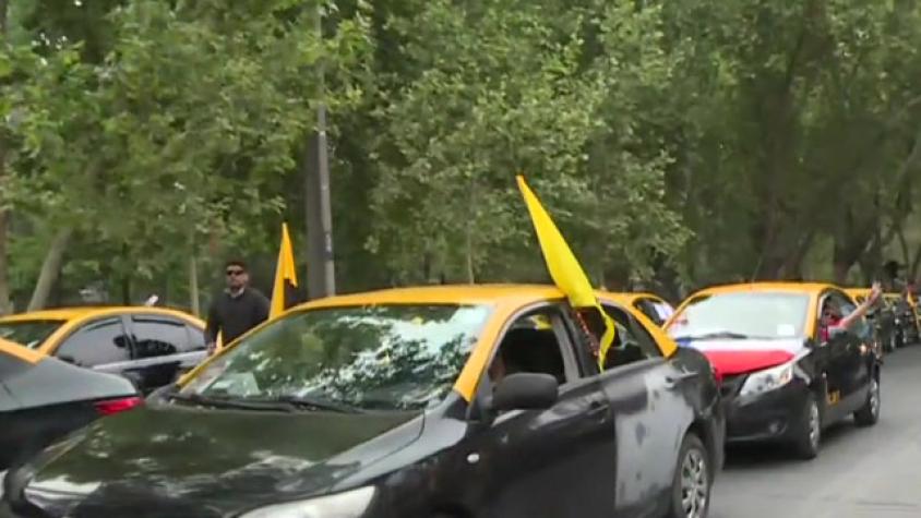 Taxistas se manifestaron en el Parque O’ Higgins rumbo a La Moneda