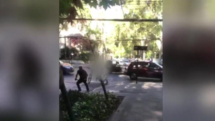 Chofer baleó a ciclista en Providencia