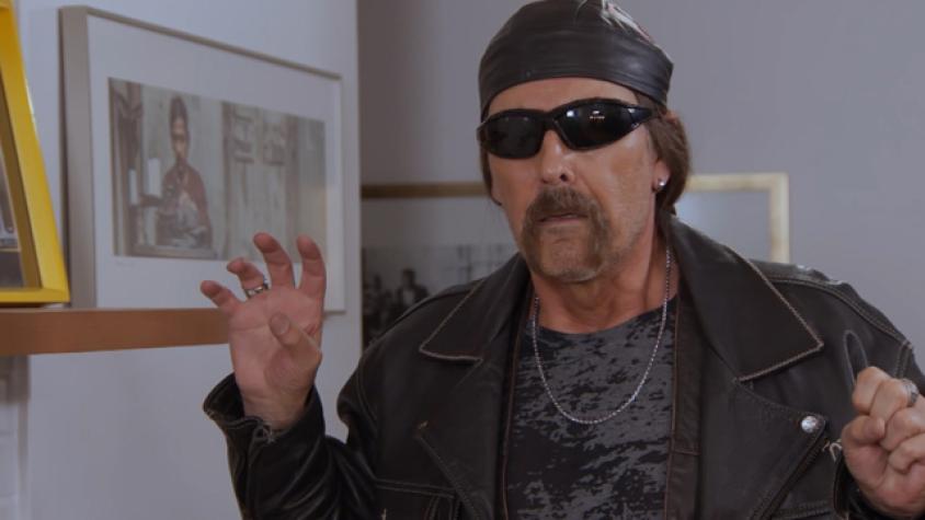 Coyote: “Estás viviendo con tu hermano”