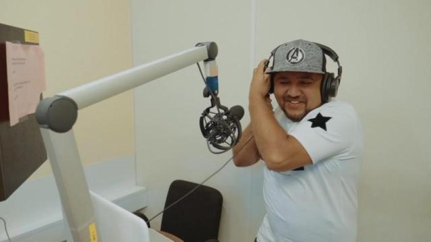 "Con el Chico al aire" el programa de radio conducido por Romi en Suecia 
