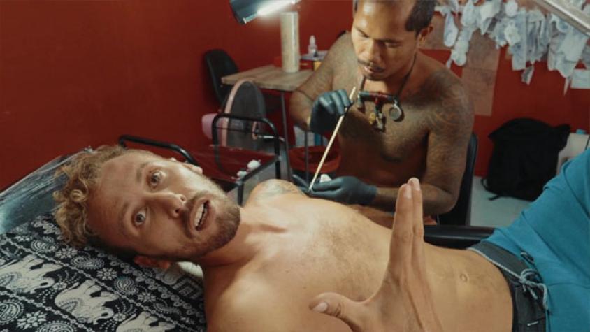 José se realizó un tatuaje con una antigua técnica