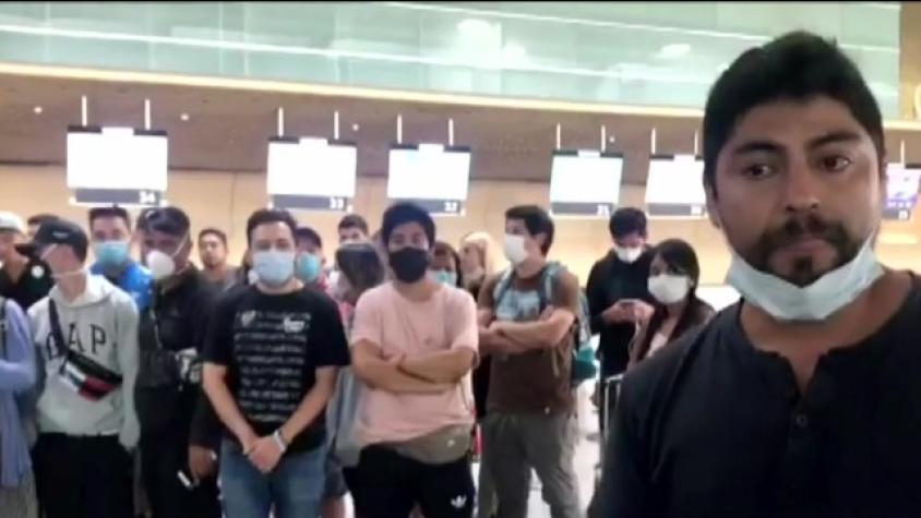 Grupo de chilenos está abandonado en aeropuerto de Colombia por coronavirus