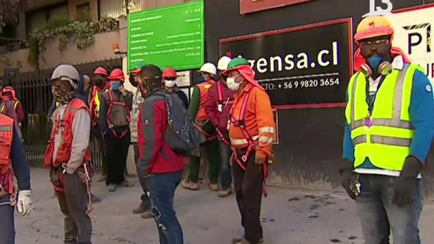 Luis trabaja en la obra de Providencia y resultó positivo a Covid-19