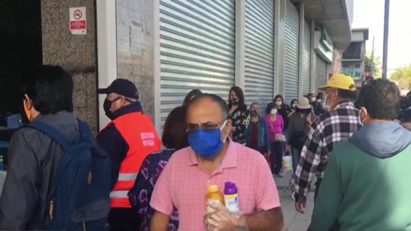 Personas hicieron fila desde temprano para entrar al Mall de Quilpué