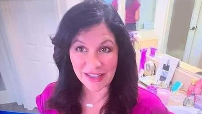 Periodista graba por error a su marido desnudo durante reporte para noticiario