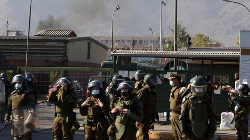 Cuatro gendarmes y dos reos heridos en motín de Colina 1