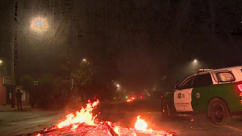 Barricadas y violencia en pleno toque de queda en Cerro Navia