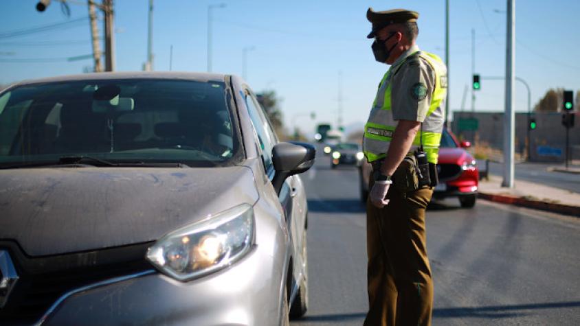 Hombre se escondió en maletero del auto para burlar la aduana sanitaria