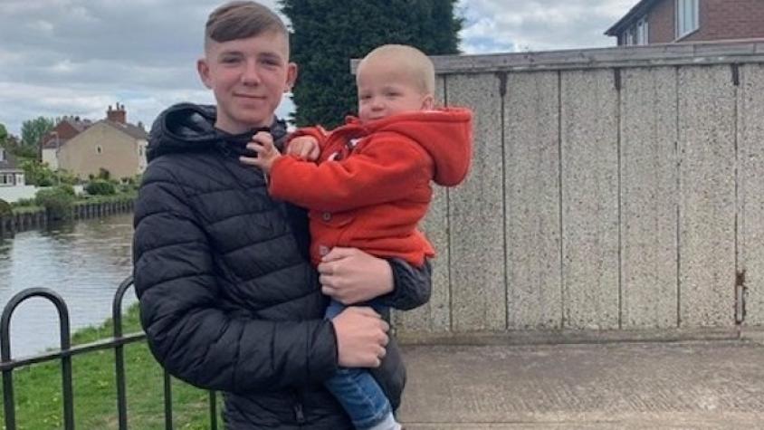 “Un ángel guardián”: Adolescente salva de milagro a niño de 15 meses