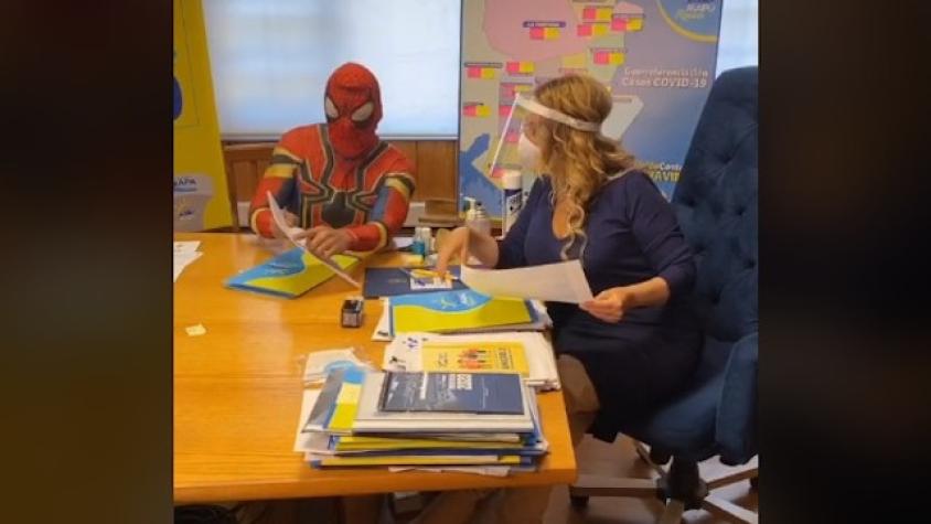 Sensual Spiderman decide no vincularse con alcaldes tras polémica con Cathy Barriga